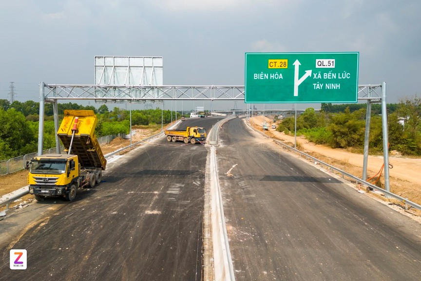 Cận cảnh tuyến cao tốc gần 18.000 tỷ kết nối 2 tỉnh thành giàu nhất Việt Nam trước ngày về đích- Ảnh 3.