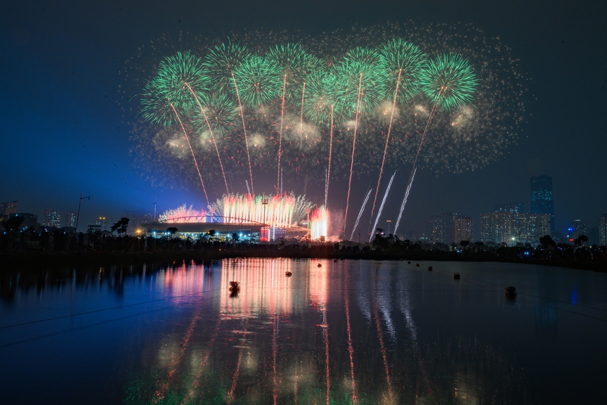 Từ Phú Quốc, Đà Nẵng, Sun Group mang cả bầu trời pháo hoa đỉnh cao ra Thủ đô- Ảnh 2.