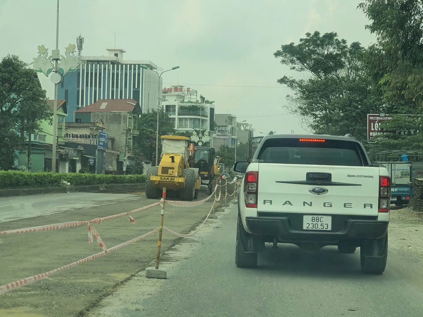 Phê bình nghiêm khắc doanh nghiệp làm vỡ kế hoạch dự án quốc lộ kết nối Thủ đô đến tỉnh giáp biên- Ảnh 1. Phê bình nghiêm khắc doanh nghiệp làm vỡ kế hoạch dự án quốc lộ kết nối Thủ đô đến tỉnh giáp biên- Ảnh 1.