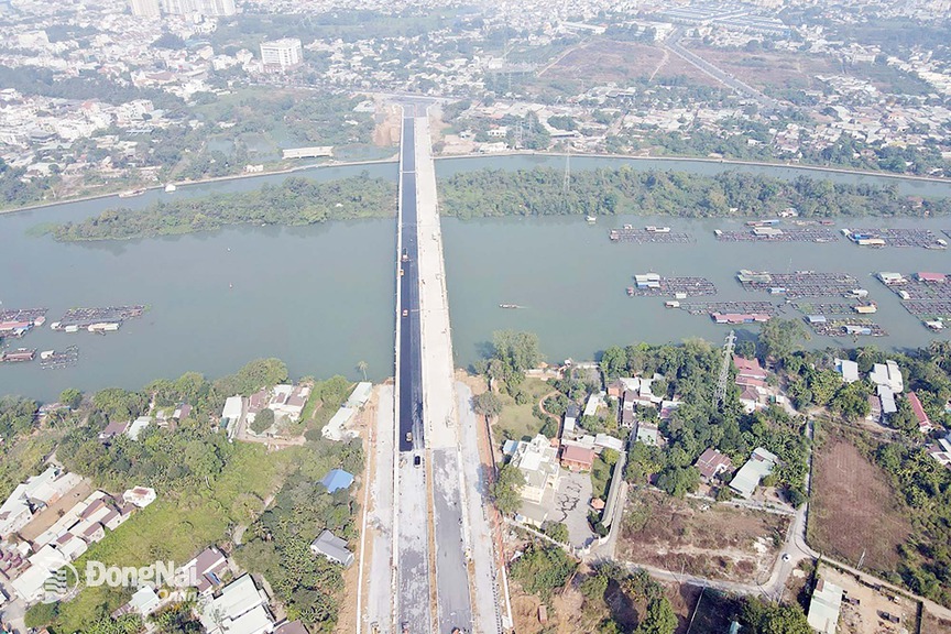 Cây cầu nghìn tỷ thuộc siêu phường lớn nhất cả nước sắp thông xe, siêu dự án 72.000 tỷ của Sun Group hưởng lợi lớn- Ảnh 1.
