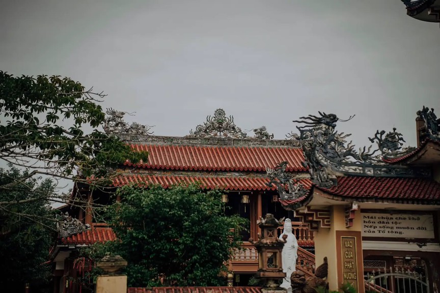 Ngôi chùa rộng 4.000m2 giữa lòng xứ Huế: Không gian Phật giáo mang kiến trúc thiền uyển hiếm thấy- Ảnh 9.