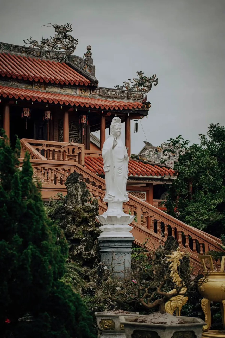 Ngôi chùa rộng 4.000m2 giữa lòng xứ Huế: Không gian Phật giáo mang kiến trúc thiền uyển hiếm thấy- Ảnh 7.