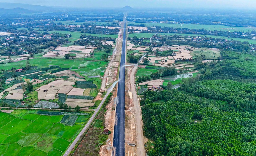 Tuyến đường ‘xương sống’ quốc gia nỗ lực về đích, nhiều đoạn đối diện nguy cơ vỡ kế hoạch thông xe trước Tết- Ảnh 1.