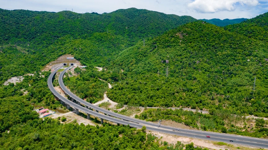 Tập đoàn Đèo Cả dự kiến sẽ nhận chuyển nhượng hơn 23,1 triệu quyền mua cổ phiếu HHV trong hai ngày 29 và 30/1. Ảnh minh họa Tập đoàn Đèo Cả dự kiến sẽ nhận chuyển nhượng hơn 23,1 triệu quyền mua cổ phiếu HHV trong hai ngày 29 và 30/1. Ảnh minh họa