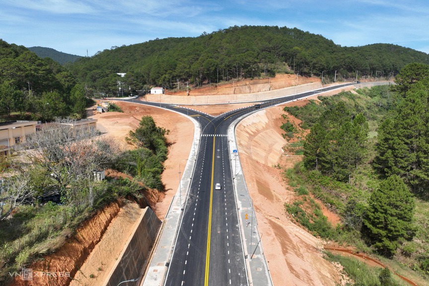 Cung đường gần nghìn tỷ xuyên rừng thông đẹp nhất 'tiểu Paris' của Việt Nam vẫn kẹt tiến độ- Ảnh 4. Cung đường gần nghìn tỷ xuyên rừng thông đẹp nhất 'tiểu Paris' của Việt Nam vẫn kẹt tiến độ- Ảnh 4.
