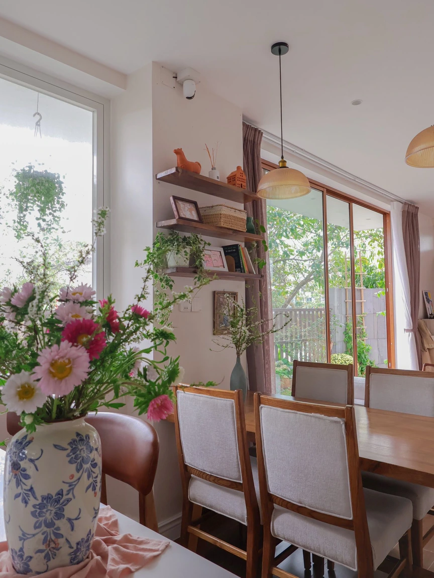 Ngôi nhà mở giữa khu dân cư yên tĩnh, ưu tiên ánh sáng và không gian xanh- Ảnh 5.