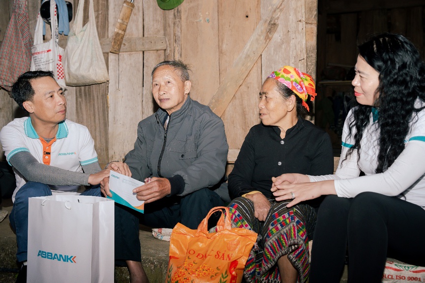 Nghệ An: 100.000 cây xanh được trao tặng thông qua chương trình Tết An Bình 2026- Ảnh 6.