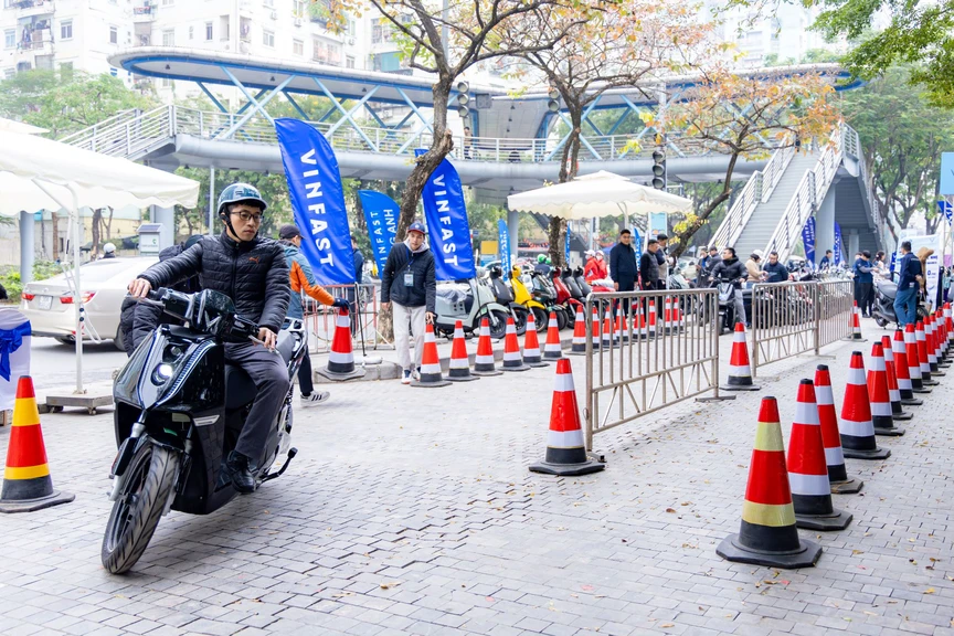 Sôi động ngày hội đổi xăng lấy điện của Vinfast trên khắp 3 miền- Ảnh 4.