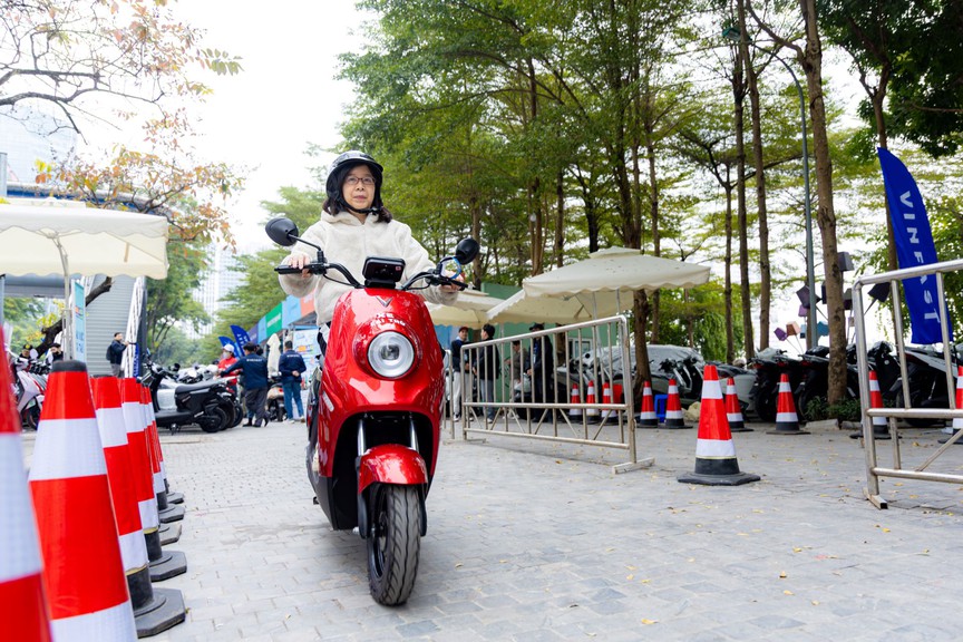 Sôi động ngày hội đổi xăng lấy điện của Vinfast trên khắp 3 miền- Ảnh 5.