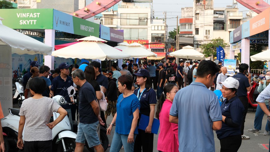 Sôi động ngày hội đổi xăng lấy điện của Vinfast trên khắp 3 miền- Ảnh 6.