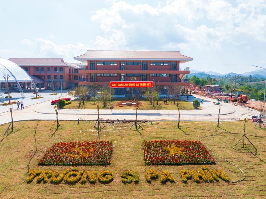 Ngày mai, chính thức khánh thành trường liên cấp trăm tỷ hiện nhất vùng biên phía Bắc- Ảnh 4. Ngày mai, chính thức khánh thành trường liên cấp trăm tỷ hiện nhất vùng biên phía Bắc- Ảnh 4.
