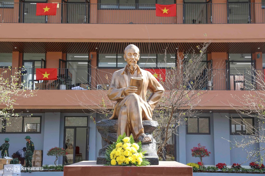 Chính thức khánh thành trường dân tộc nội trú với sân bóng, hồ bơi hiện đại nhất biên giới - Ảnh 4. Chính thức khánh thành trường dân tộc nội trú với sân bóng, hồ bơi hiện đại nhất biên giới - Ảnh 4.