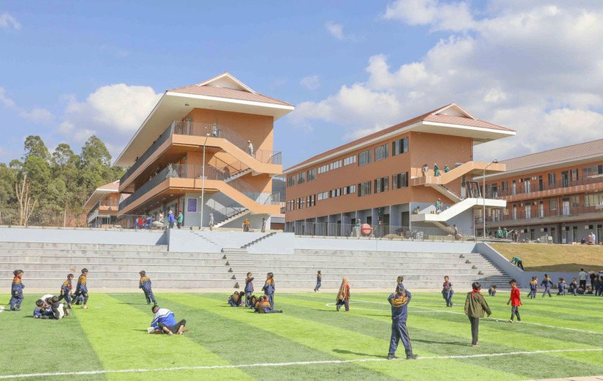 Chính thức khánh thành trường dân tộc nội trú với sân bóng, hồ bơi hiện đại nhất biên giới - Ảnh 5. Chính thức khánh thành trường dân tộc nội trú với sân bóng, hồ bơi hiện đại nhất biên giới - Ảnh 5.