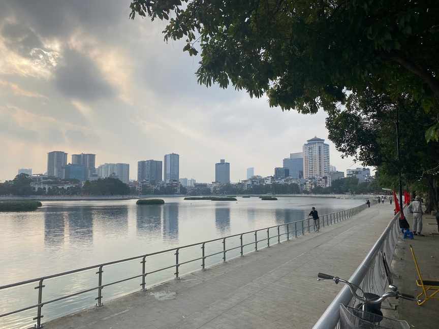 Một góc của hồ Hoàng Cầu sau cải tạo