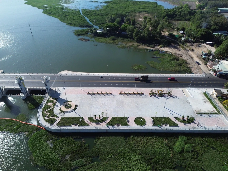 Tỉnh giáp Campuchia sắp vận hành hồ thủy lợi rộng lớn nằm cạnh ‘nóc nhà Đông Nam Bộ’- Ảnh 2. Tỉnh giáp Campuchia sắp vận hành hồ thủy lợi rộng lớn nằm cạnh ‘nóc nhà Đông Nam Bộ’- Ảnh 2.