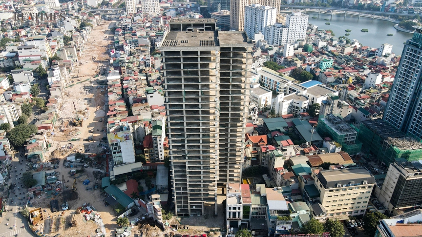 Hà Nội: Cận cảnh tòa nhà 1A Láng Hạ bỏ hoang trên "đất vàng" vừa về tay Kinh Bắc- Ảnh 2. Hà Nội: Cận cảnh tòa nhà 1A Láng Hạ bỏ hoang trên "đất vàng" vừa về tay Kinh Bắc- Ảnh 2.