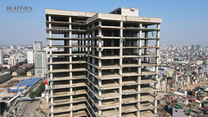 Hà Nội: Cận cảnh tòa nhà 1A Láng Hạ bỏ hoang trên "đất vàng" vừa về tay Kinh Bắc- Ảnh 3. Hà Nội: Cận cảnh tòa nhà 1A Láng Hạ bỏ hoang trên "đất vàng" vừa về tay Kinh Bắc- Ảnh 3.