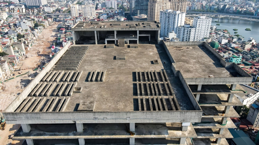 Hà Nội: Cận cảnh tòa nhà 1A Láng Hạ bỏ hoang trên "đất vàng" vừa về tay Kinh Bắc- Ảnh 4. Hà Nội: Cận cảnh tòa nhà 1A Láng Hạ bỏ hoang trên "đất vàng" vừa về tay Kinh Bắc- Ảnh 4.