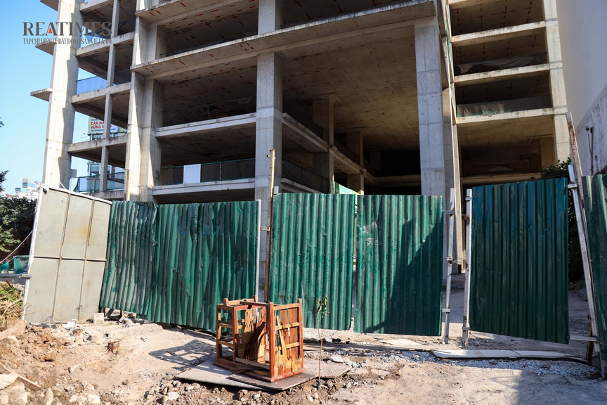 Hà Nội: Cận cảnh tòa nhà 1A Láng Hạ bỏ hoang trên "đất vàng" vừa về tay Kinh Bắc- Ảnh 6. Hà Nội: Cận cảnh tòa nhà 1A Láng Hạ bỏ hoang trên "đất vàng" vừa về tay Kinh Bắc- Ảnh 6.