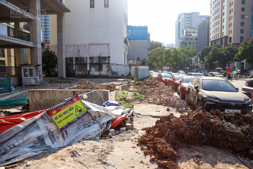 Hà Nội: Cận cảnh tòa nhà 1A Láng Hạ bỏ hoang trên "đất vàng" vừa về tay Kinh Bắc- Ảnh 7. Hà Nội: Cận cảnh tòa nhà 1A Láng Hạ bỏ hoang trên "đất vàng" vừa về tay Kinh Bắc- Ảnh 7.