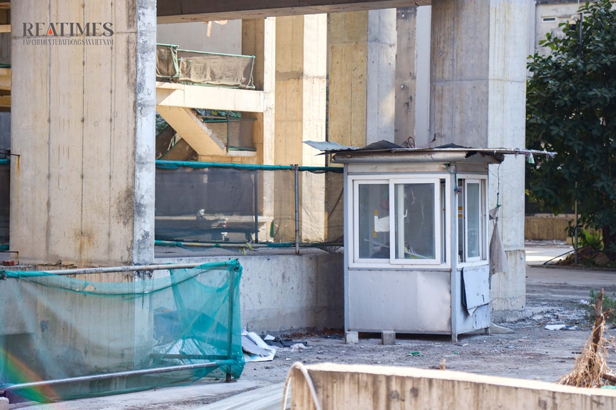 Hà Nội: Cận cảnh tòa nhà 1A Láng Hạ bỏ hoang trên "đất vàng" vừa về tay Kinh Bắc- Ảnh 8. Hà Nội: Cận cảnh tòa nhà 1A Láng Hạ bỏ hoang trên "đất vàng" vừa về tay Kinh Bắc- Ảnh 8.