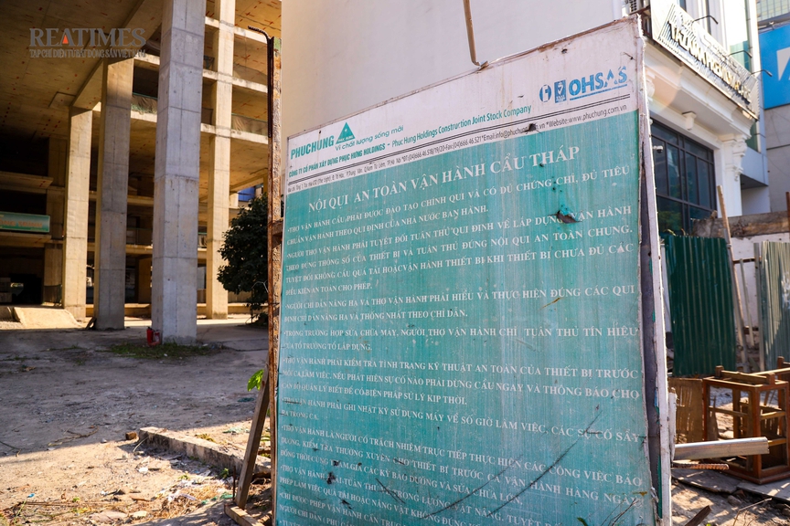 Hà Nội: Cận cảnh tòa nhà 1A Láng Hạ bỏ hoang trên "đất vàng" vừa về tay Kinh Bắc- Ảnh 9. Hà Nội: Cận cảnh tòa nhà 1A Láng Hạ bỏ hoang trên "đất vàng" vừa về tay Kinh Bắc- Ảnh 9.