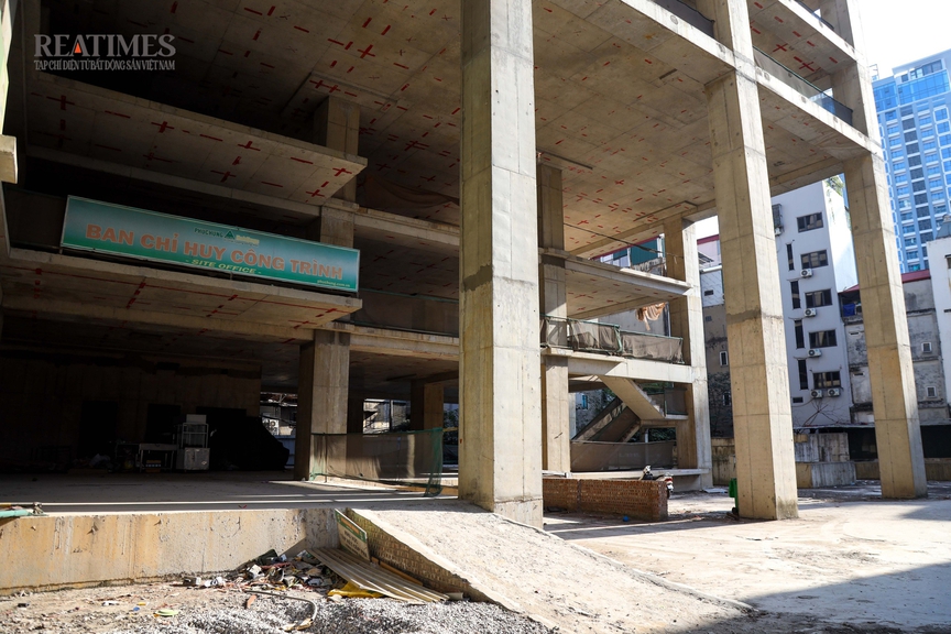 Hà Nội: Cận cảnh tòa nhà 1A Láng Hạ bỏ hoang trên "đất vàng" vừa về tay Kinh Bắc- Ảnh 10. Hà Nội: Cận cảnh tòa nhà 1A Láng Hạ bỏ hoang trên "đất vàng" vừa về tay Kinh Bắc- Ảnh 10.