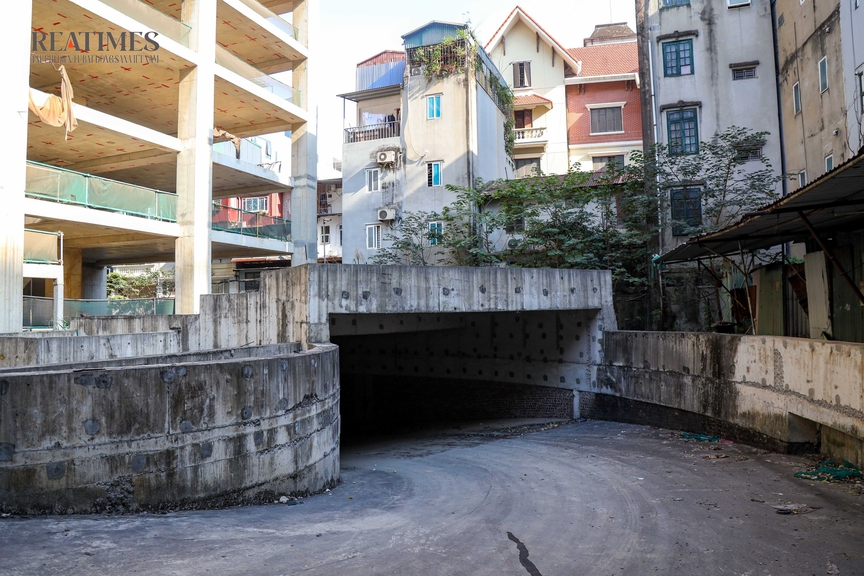 Hà Nội: Cận cảnh tòa nhà 1A Láng Hạ bỏ hoang trên "đất vàng" vừa về tay Kinh Bắc- Ảnh 11. Hà Nội: Cận cảnh tòa nhà 1A Láng Hạ bỏ hoang trên "đất vàng" vừa về tay Kinh Bắc- Ảnh 11.