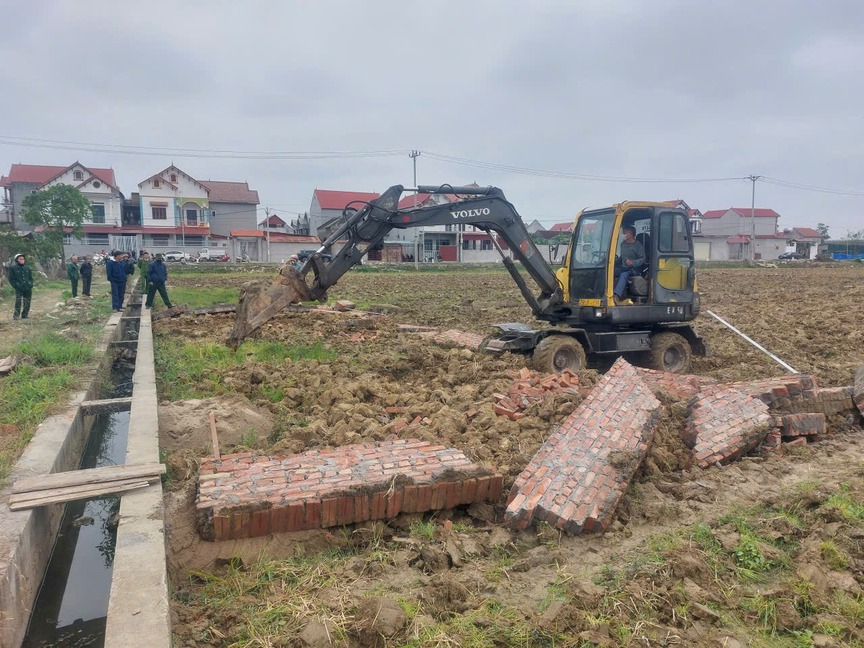 Xây dựng trên đất nông nghiệp: 13 trường hợp ở Hà Nội bị xử lý mạnh tay- Ảnh 1.