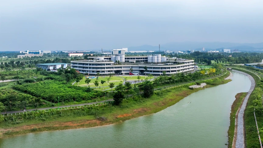 Việt Nam có Làng Vô Cực sở hữu kiến trúc thấp tầng độc đáo, tọa lạc tại ‘Thung lũng Silicon’ miền Bắc- Ảnh 4.