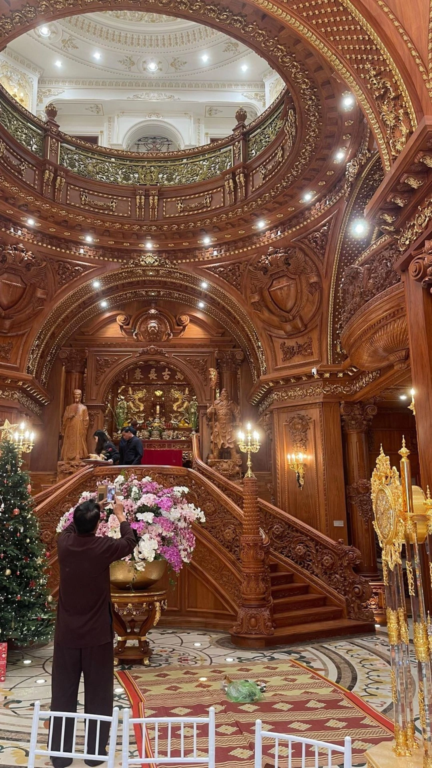 Lâu đài hoàng gia giữa làng quê Bắc Ninh: Cao 12 tầng, nội thất ‘sang - xịn’ đến choáng ngợp- Ảnh 4.