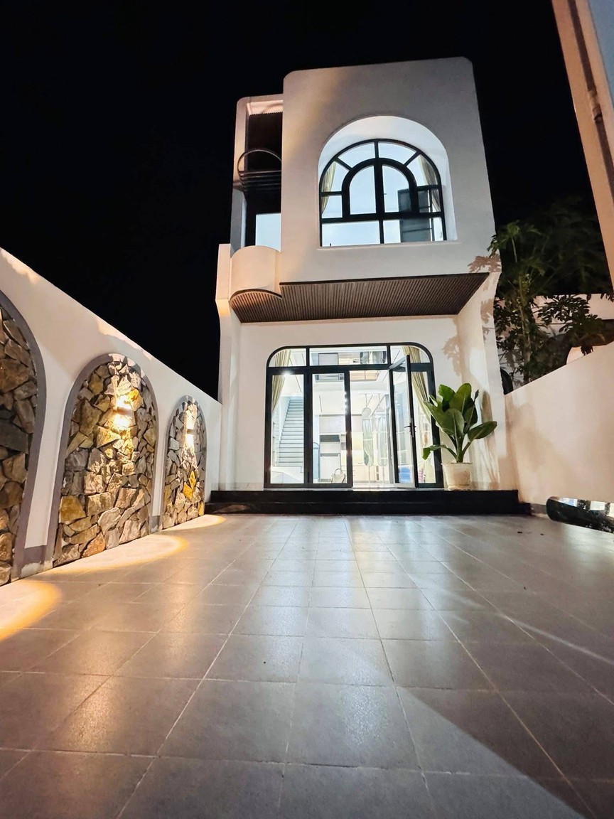 Trải nghiệm hai tinh thần trong cùng một căn hộ: Hiện đại tối giản và Á Đông sâu lắng- Ảnh 1. Trải nghiệm hai tinh thần trong cùng một căn hộ: Hiện đại tối giản và Á Đông sâu lắng- Ảnh 1.