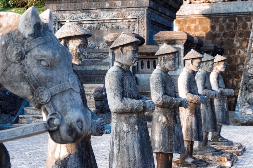 Công trình an táng của vị hoàng đế thứ 12 triều Nguyễn: Xây suốt 11 năm, kiến trúc Đông Tây độc bản giữa cố đô Huế- Ảnh 7.