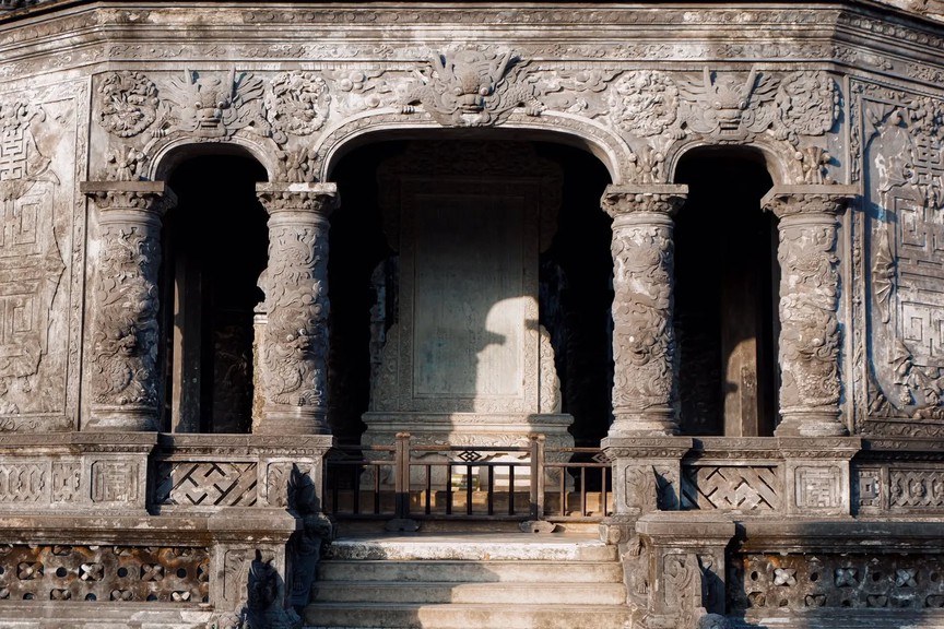 Công trình an táng của vị hoàng đế thứ 12 triều Nguyễn: Xây suốt 11 năm, kiến trúc Đông Tây độc bản giữa cố đô Huế- Ảnh 1.