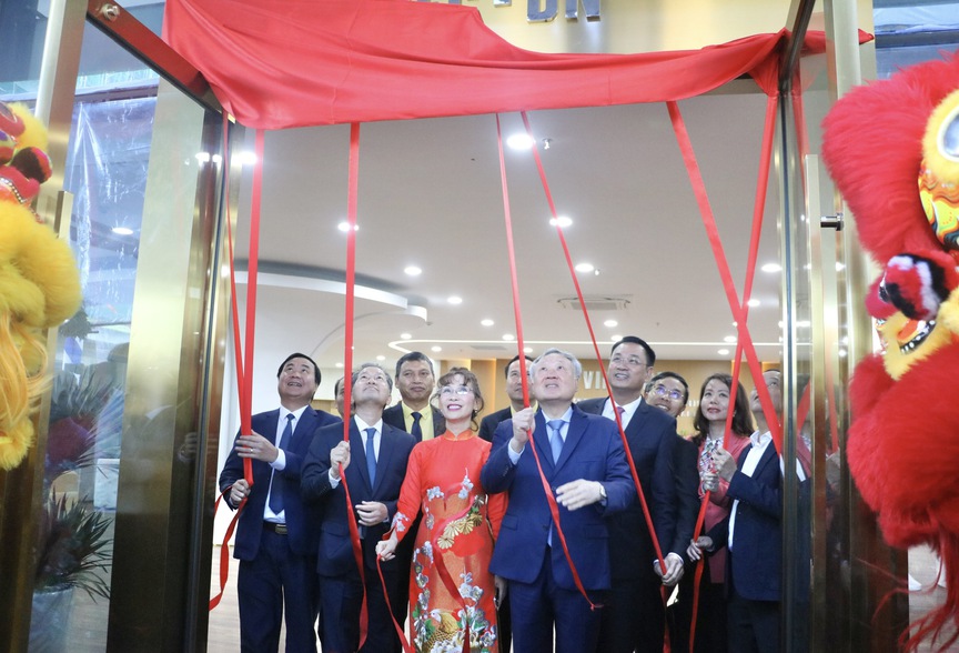 Khai trương Trung tâm Tài chính quốc tế Việt Nam tại Đà Nẵng: Mở "cánh cửa" bước vào dòng vốn toàn cầu- Ảnh 2. Khai trương Trung tâm Tài chính quốc tế Việt Nam tại Đà Nẵng: Mở "cánh cửa" bước vào dòng vốn toàn cầu- Ảnh 2.