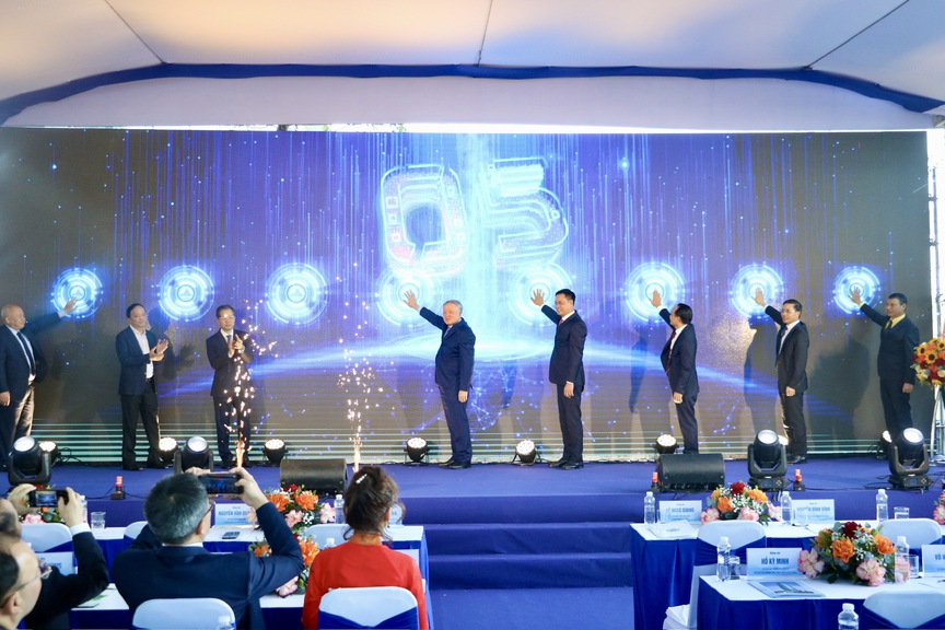 Khai trương Trung tâm Tài chính quốc tế Việt Nam tại Đà Nẵng: Mở "cánh cửa" bước vào dòng vốn toàn cầu- Ảnh 5. Khai trương Trung tâm Tài chính quốc tế Việt Nam tại Đà Nẵng: Mở "cánh cửa" bước vào dòng vốn toàn cầu- Ảnh 5.