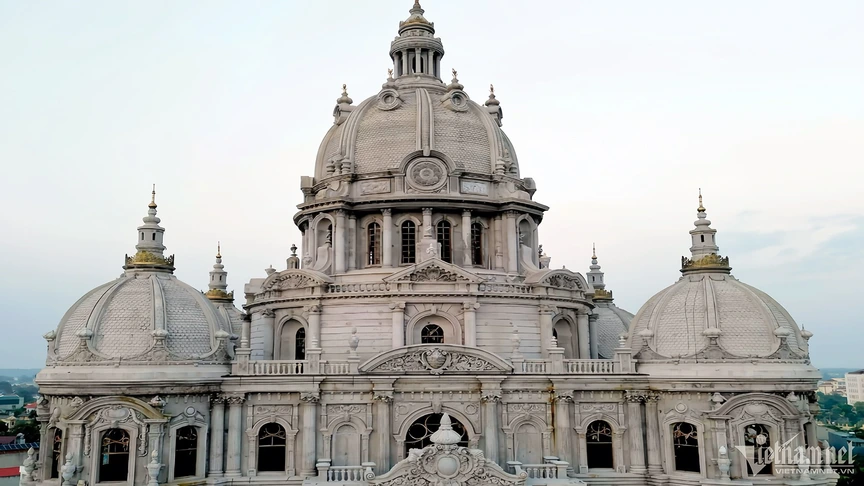 Lâu đài nghìn tỷ của đại gia xăng dầu Phú Thọ: Diện tích sàn 18.000m2, đã thành hình đồ sộ sau gần 10 năm xây dựng- Ảnh 4. Lâu đài nghìn tỷ của đại gia xăng dầu Phú Thọ: Diện tích sàn 18.000m2, đã thành hình đồ sộ sau gần 10 năm xây dựng- Ảnh 4.