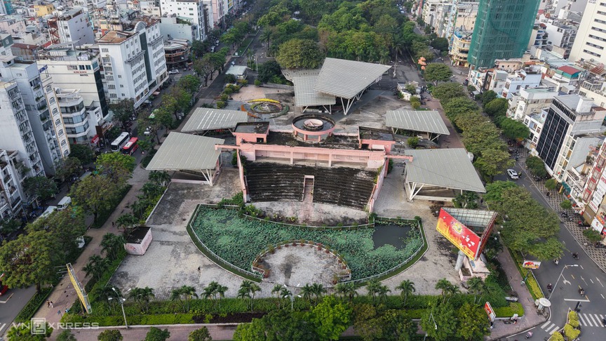 Sân khấu quy mô 1ha bị bỏ hoang giữa trung tâm TP sắp được 'hồi sinh' thành bãi xe metro- Ảnh 2.