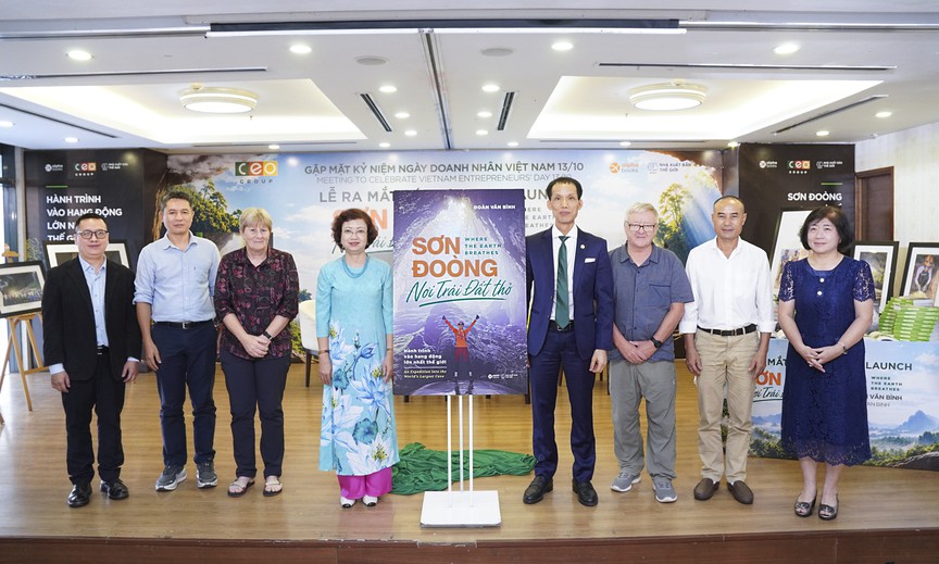 TS. LS. Đoàn Văn Bình ra mắt sách "Sơn Đoòng - Nơi Trái Đất thở" nhân Ngày Doanh nhân Việt Nam 13/10 - Ảnh 1.