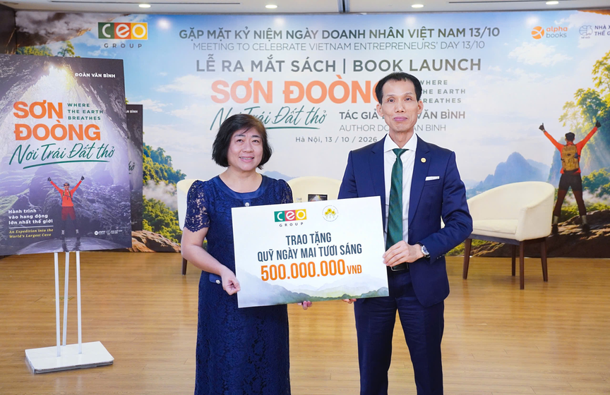 TS. LS. Đoàn Văn Bình ra mắt sách "Sơn Đoòng - Nơi Trái Đất thở" nhân Ngày Doanh nhân Việt Nam 13/10 - Ảnh 5.
