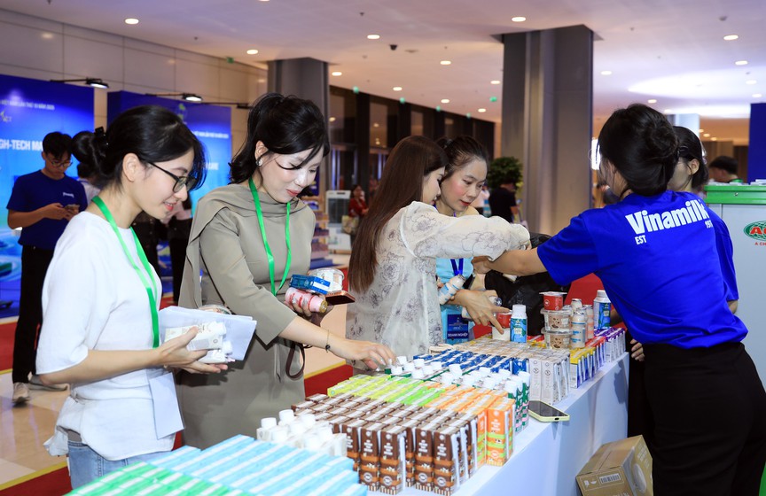 Phía sau hàng trăm loại sản phẩm thương hiệu quốc gia của Vinamilk là hành trình không ngừng nâng chuẩn - Ảnh 2.
