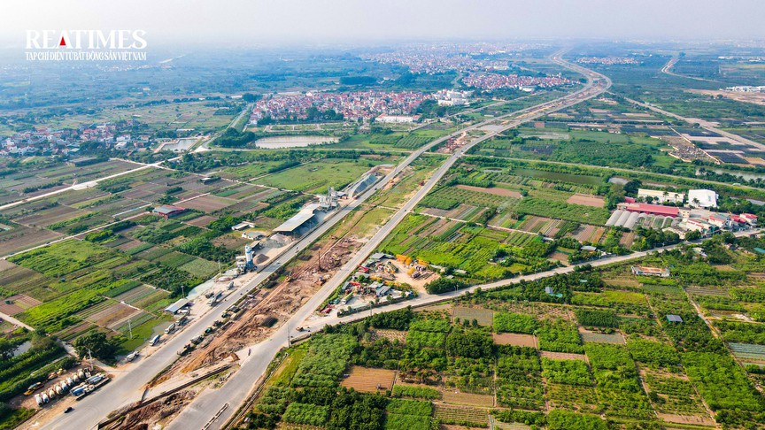 Cận cảnh đoạn Vành đai 4 phía Tây Hà Nội vừa thông xe 15km đường song hành - Ảnh 2.