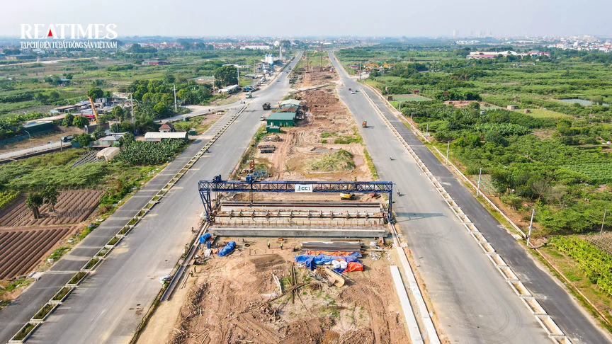 Cận cảnh đoạn Vành đai 4 phía Tây Hà Nội vừa thông xe 15km đường song hành - Ảnh 3.