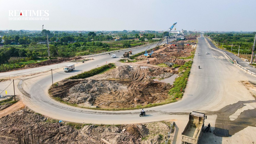 Cận cảnh đoạn Vành đai 4 phía Tây Hà Nội vừa thông xe 15km đường song hành - Ảnh 4.