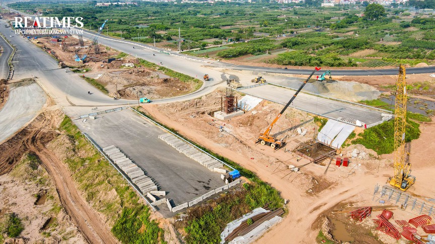Cận cảnh đoạn Vành đai 4 phía Tây Hà Nội vừa thông xe 15km đường song hành - Ảnh 15.