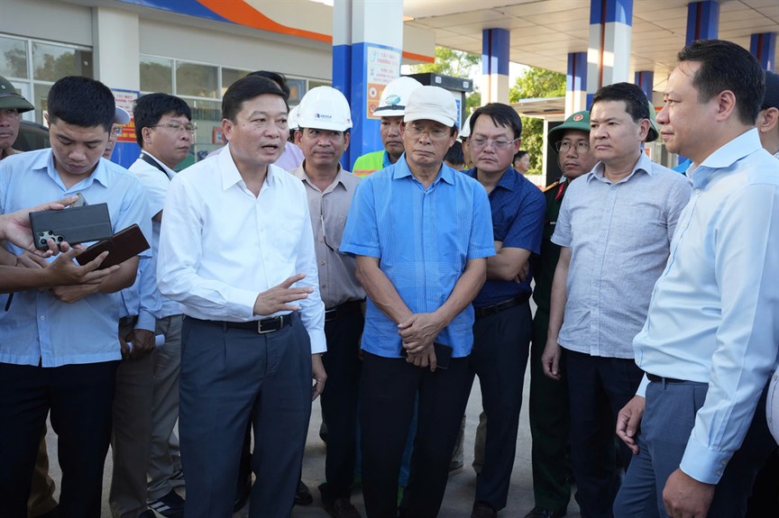TP. Huế: Thứ trưởng Bộ Xây dựng kiểm tra tiến độ mở rộng cao tốc Cam Lộ - La Sơn - Ảnh 1.