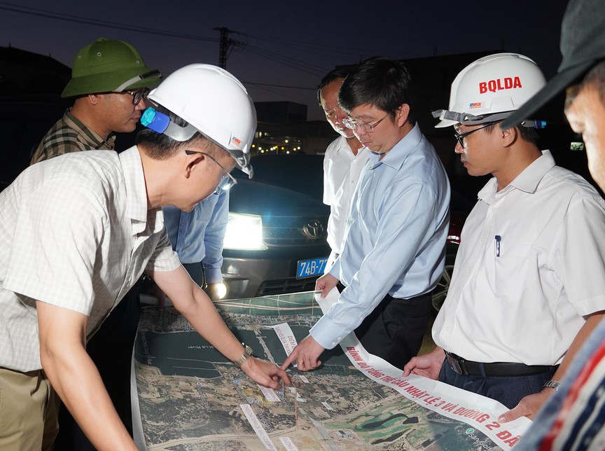 Quảng Trị: Chủ tịch UBND tỉnh kiểm tra tiến độ Dự án Cầu Nhật Lệ 3 và đường 2 đầu cầu - Ảnh 2.