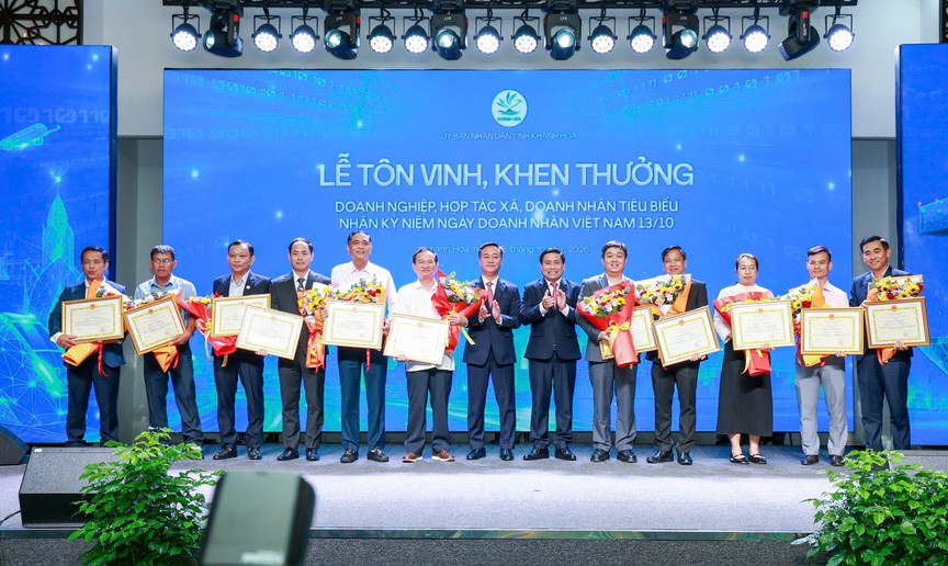 Vega City nhận Bằng khen của Chủ tịch UBND tỉnh Khánh Hòa, tiếp nối hành trình đồng hành cùng địa phương - Ảnh 2.