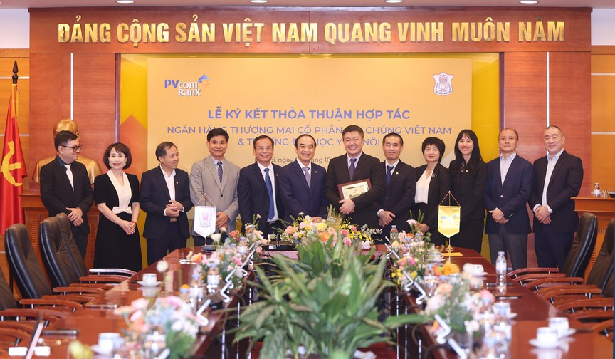 PVcomBank ký kết thỏa thuận hợp tác với Trường Đại học Y Hà Nội phát triển hệ sinh thái tài chính, y tế và giáo dục - Ảnh 1.