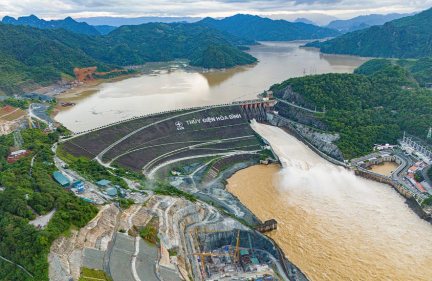 Hồ nước nhân tạo lớn nhất Việt Nam dài 230km, có nhà máy thủy điện lớn nhất Đông Nam Á- Ảnh 2. Hồ nước nhân tạo lớn nhất Việt Nam dài 230km, có nhà máy thủy điện lớn nhất Đông Nam Á- Ảnh 2.